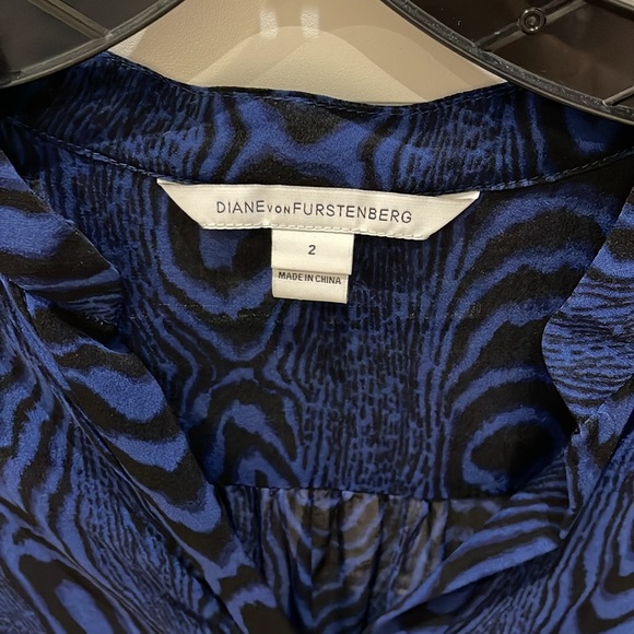 DVF Diane Von Furstenberg GILMORE Silk Sheer Blouse Top Grain Shadow nav… - Picture 5 of 9